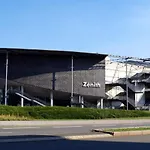 Centre - *